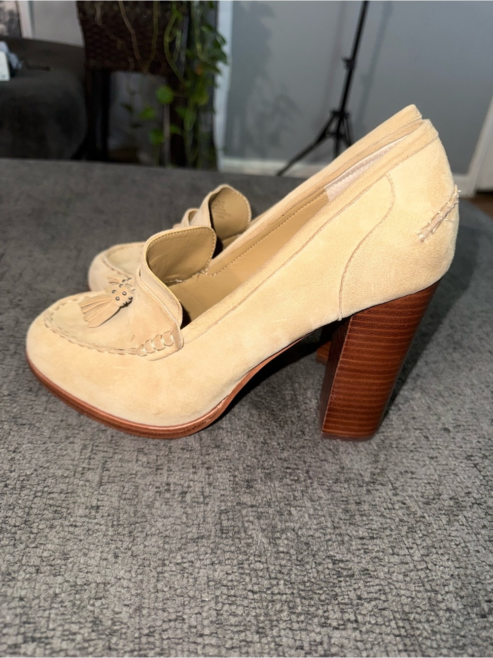 Vince Camuto Cefinlyn Suede Tassel Loafer Pumps Beige Size 11M Block Heel - Picture 16 of 16